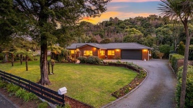 13 Carlow Grove, Birchville, Upper Hutt - Carousel 1