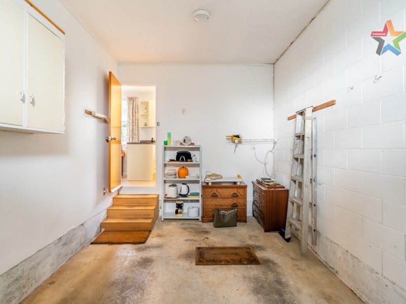 1/8 Poole Crescent, Wainuiomata, Lower Hutt - Carousel 19