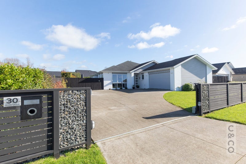 30 Jelas Drive, Riverhead, Riverhead - Carousel 1