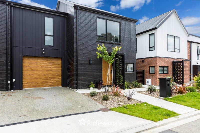 11 Reakes Crescent, Wallaceville, Upper Hutt - Carousel 2