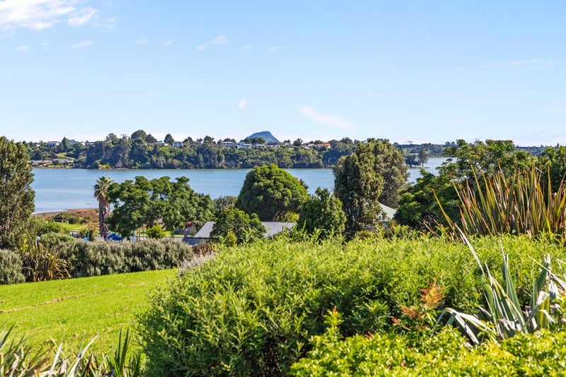 18 Lorrigan Way, Welcome Bay, Tauranga - Carousel 1