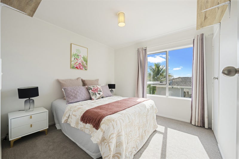 15 Doone Place, Massey, Auckland - Carousel 2