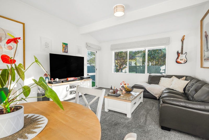 5A Glenbrook Grove, Naenae, Lower Hutt - Carousel 1