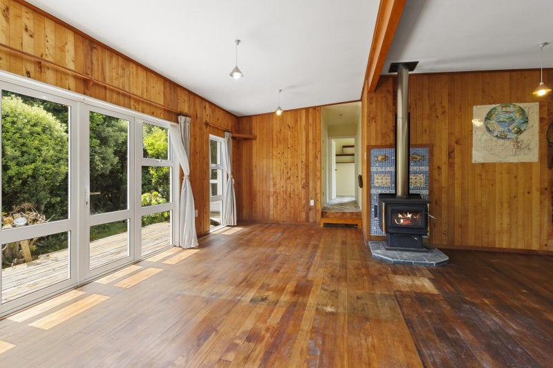 8 Estuary Street, Makara-Ohariu, Wellington, Wellington - Carousel 2