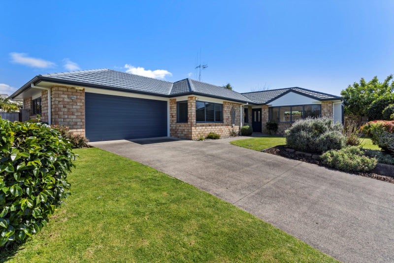 2 Ranfurly Terrace, Pyes Pa, Tauranga - Carousel 1