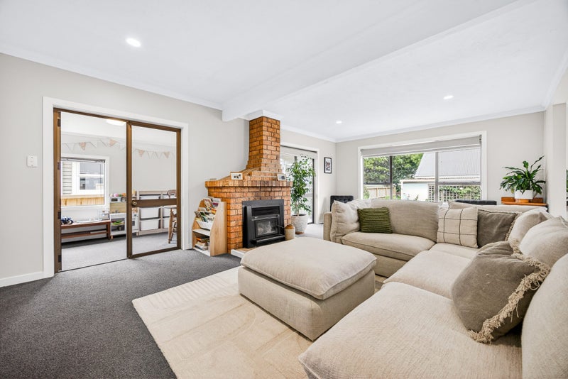53 Cambridge Road, Riverhead, Riverhead - Carousel 2