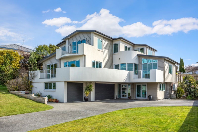 3 Pendennis Point, Camborne, Porirua - Carousel 1