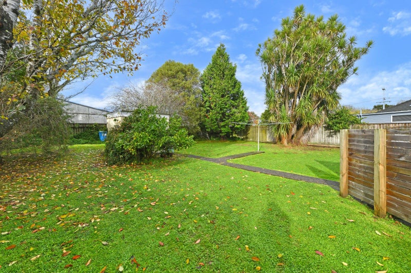 8 Holdsworth Avenue, Trentham, Upper Hutt - Carousel 2