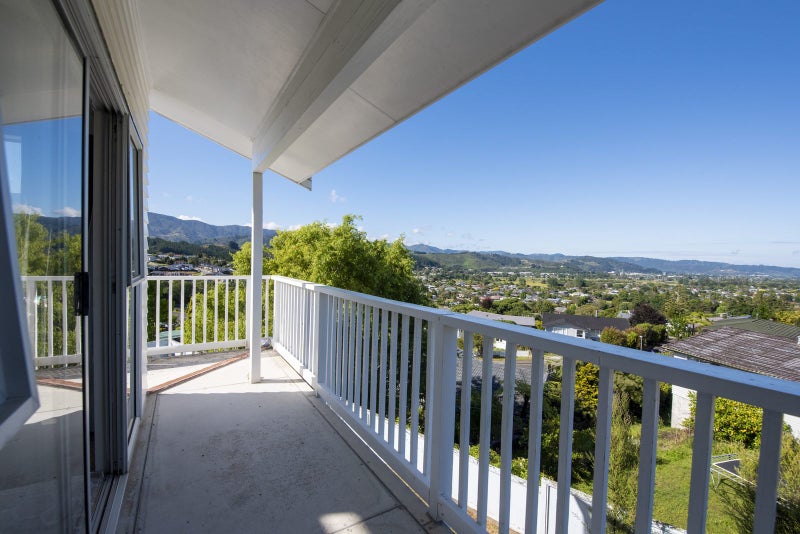 22 Sunnyview Drive, Brown Owl, Upper Hutt - Carousel 2