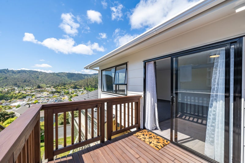 15A Gribble Grove, Stokes Valley, Lower Hutt - Carousel 1