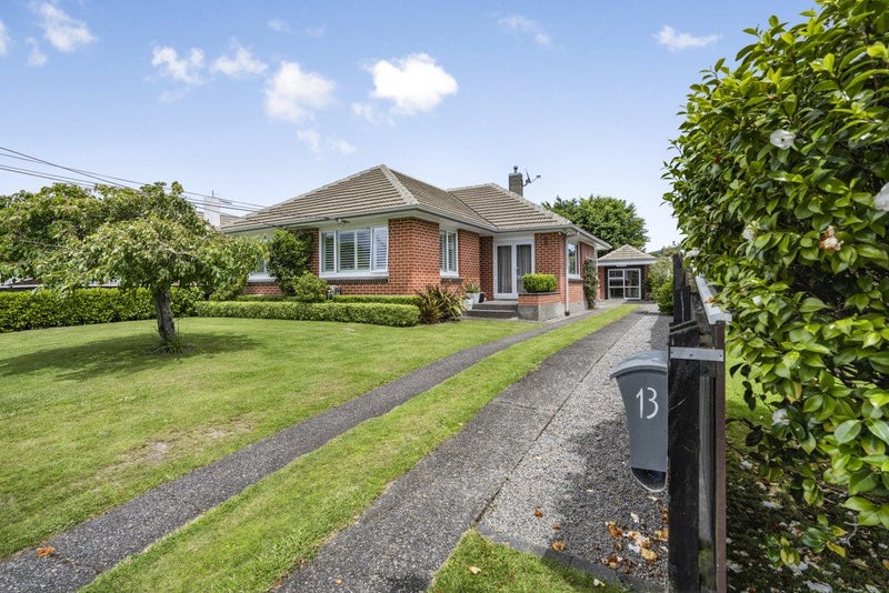 13 Craig Grove, Elderslea, Upper Hutt - Carousel 1