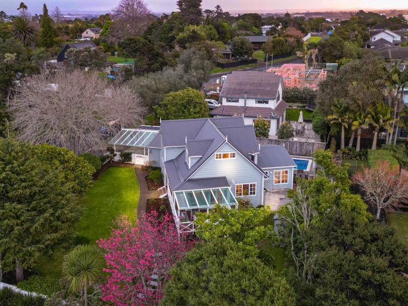 1 Waipuia Place, Greenhithe, Auckland - Carousel 2