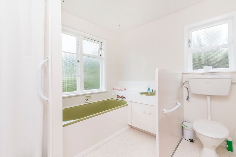 44 Handyside Street, Tawa, Wellington - Carousel 13