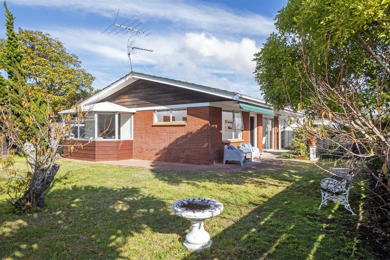 2/3 Jern Place, Eastern Beach, Auckland - Carousel 1
