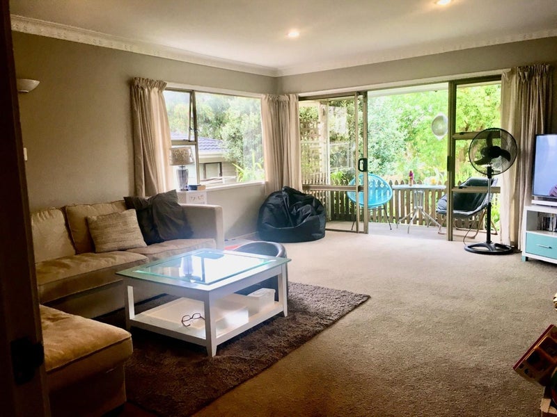 38 Highland Park Drive, Highland Park, Auckland - Carousel 1