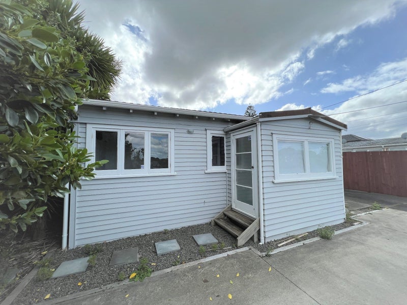 730 Te Atatu Road, Te Atatu Peninsula, Auckland - Carousel 1
