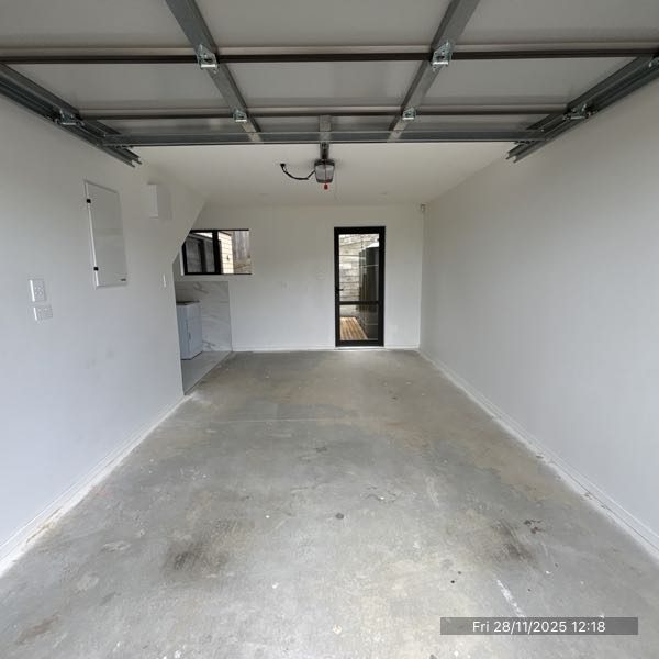 31A Helleur Road, Massey, Auckland - Carousel 22