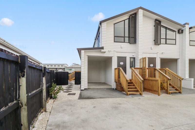 32D Tarata Crescent, Mangere Bridge, Auckland - Carousel 1