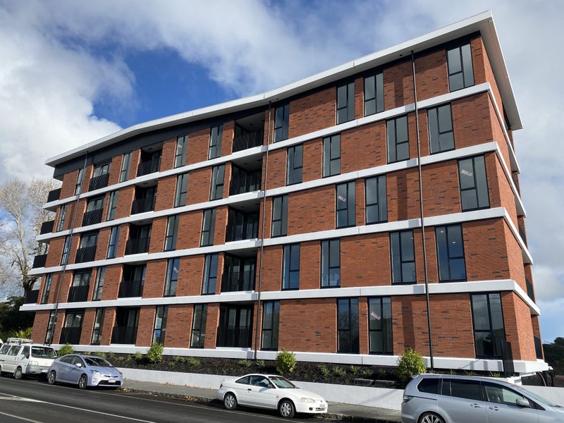 207/2 Grahame Breed Drive, Three Kings, Auckland - Carousel 1