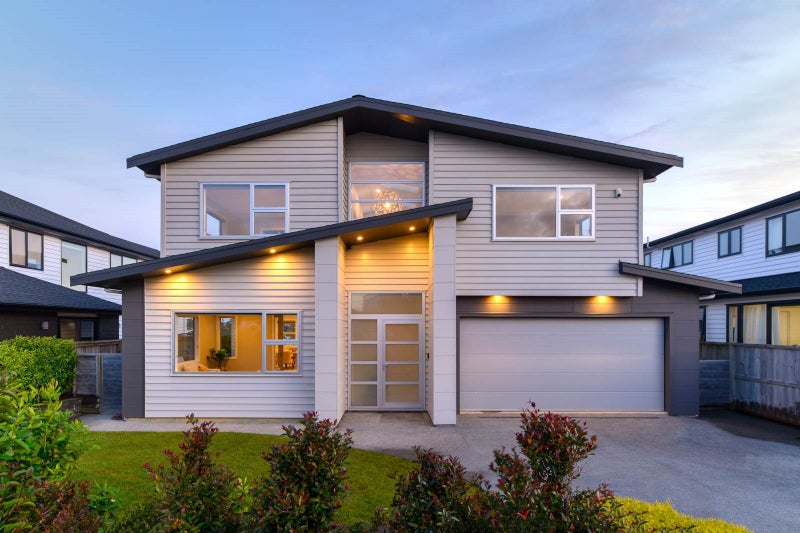 26 Bearing Parade, Long Bay, Auckland - Carousel 1