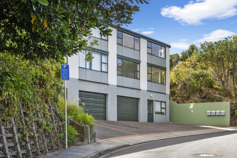 4/11 Anderson Terrace, Mount Cook, Wellington - Carousel 1