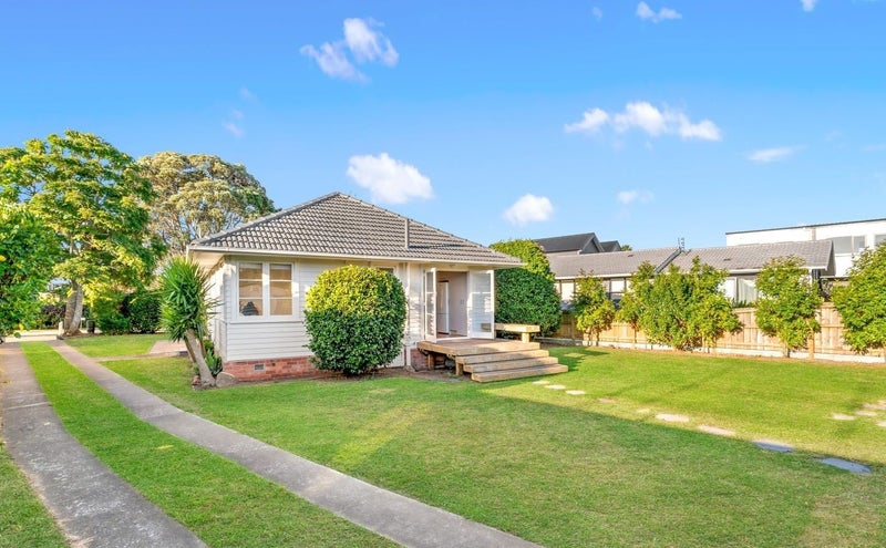 18 Durham Street, Te Atatu Peninsula, Auckland - Carousel 1