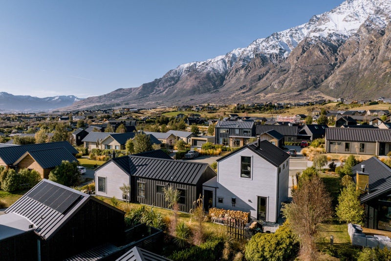 7 Polperro Court, Jacks Point, QUEENSTOWN - Carousel 25