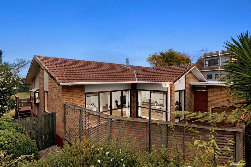 14 Lorelei Place, Opaheke, Papakura - Carousel 1