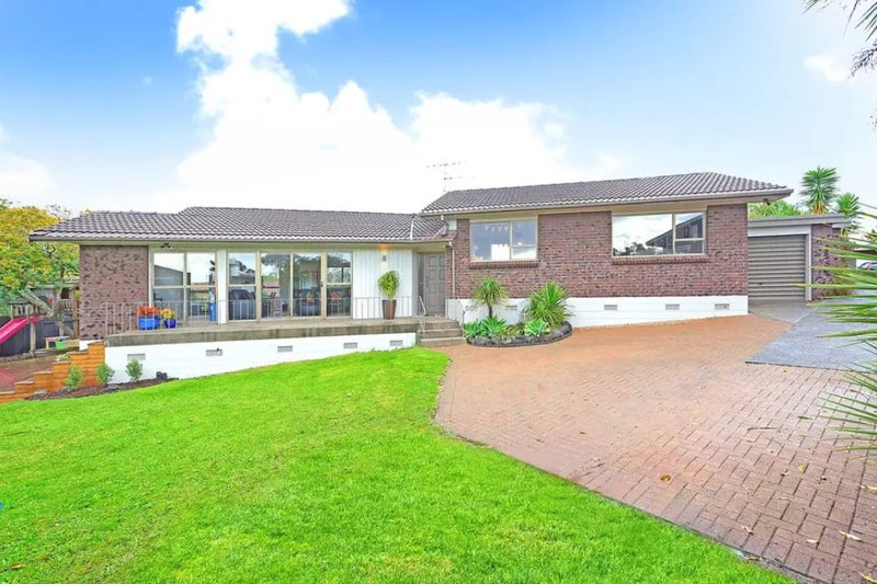 10 Rene Place, Sunnyhills, Auckland - Carousel 1