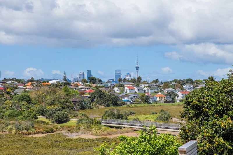 91 Eversleigh Road, Belmont, Auckland - Carousel 1