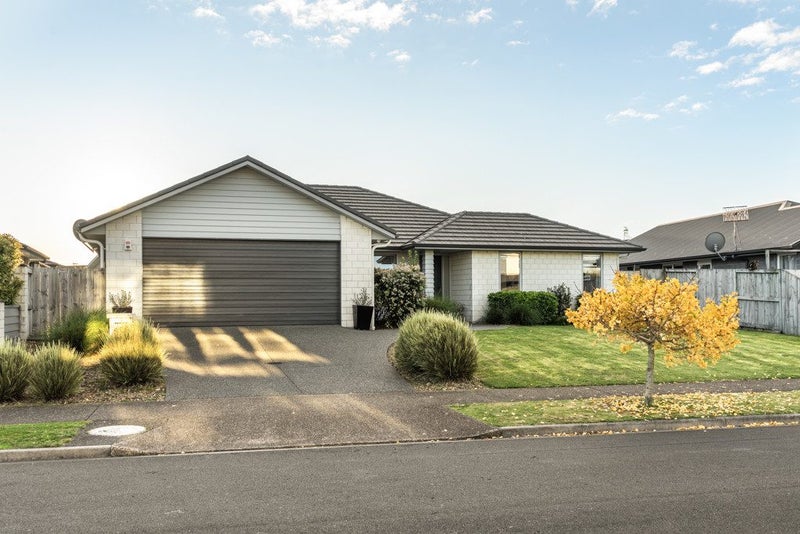 98 Penetaka Heights, Pyes Pa, Tauranga - Carousel 1