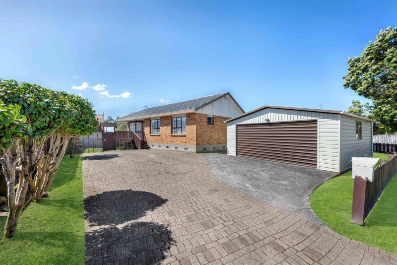 4 Aspiring Avenue, Clover Park, Auckland - Carousel 1