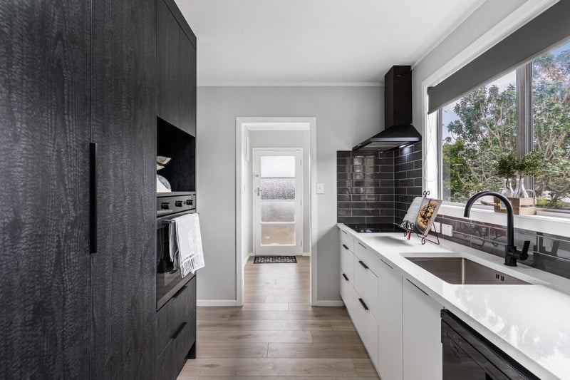 54 Sikkim Crescent, Clover Park, Auckland - Carousel 2