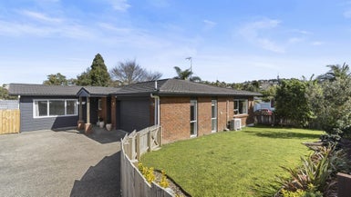 2/1 Tallington Crescent, Torbay, Auckland - Carousel 1