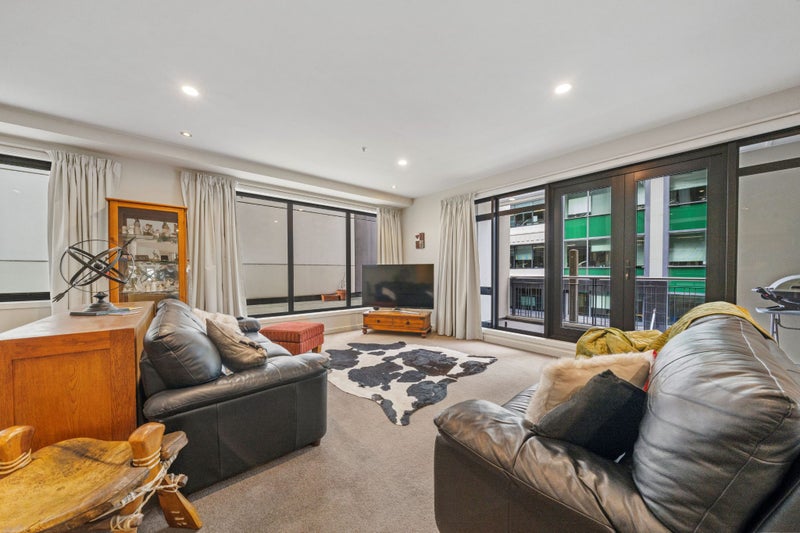 3I/42 Molesworth Street, Thorndon, Wellington - Carousel 1