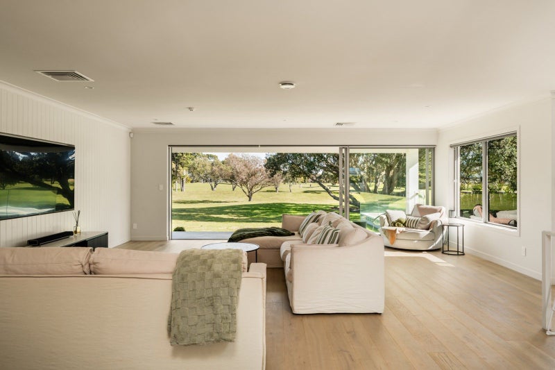 194 Oceanbeach Road, Mount Maunganui, Mount Maunganui - Carousel 1