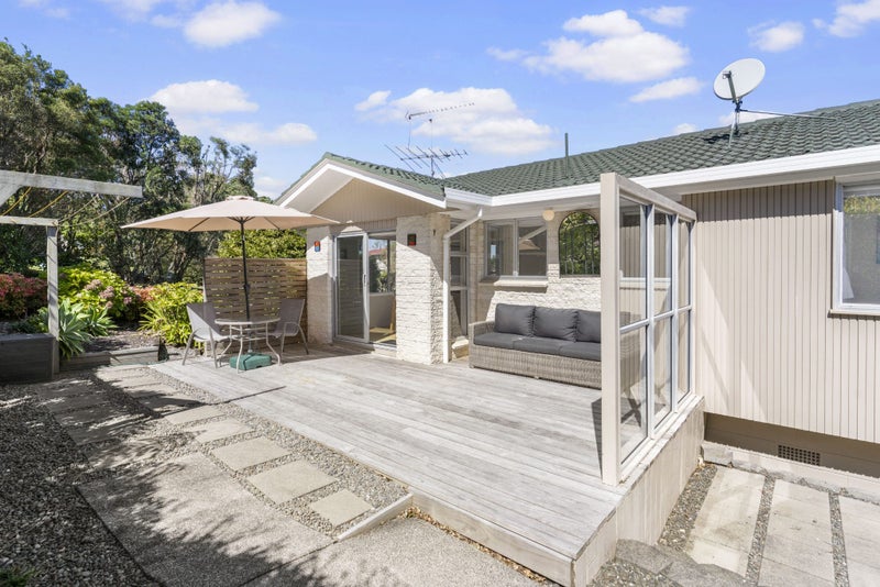 11 Busbridge Place, Hillcrest, Auckland - Carousel 1