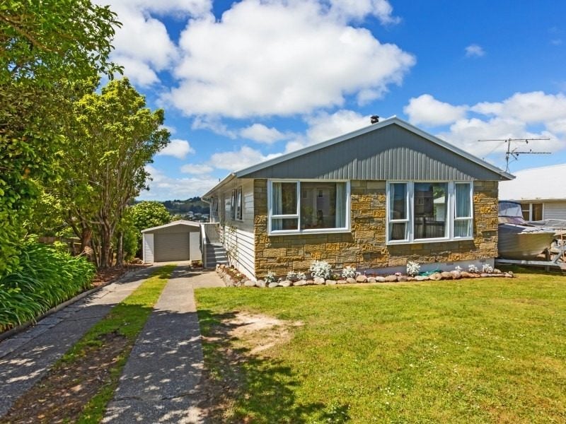 6 Carbine Place, Ascot Park, Porirua - Carousel 1