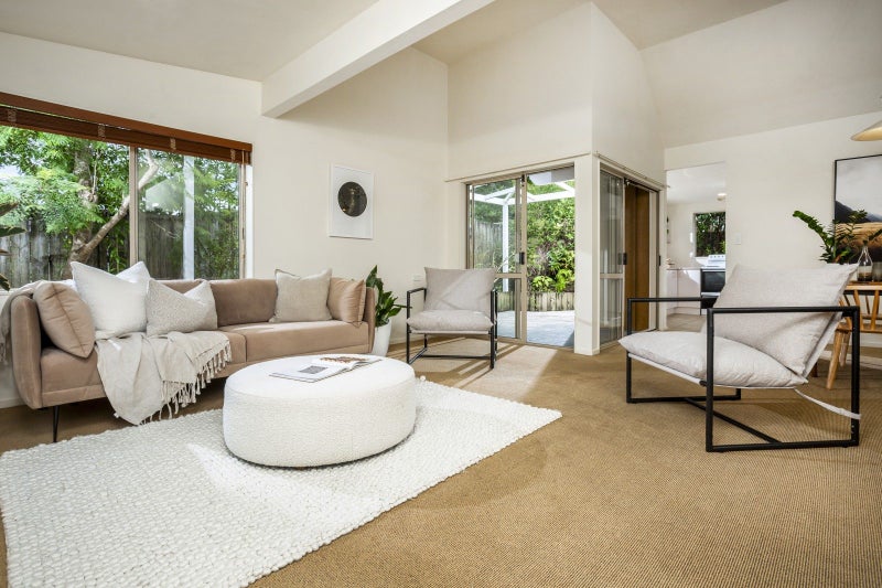 2/34 Waipuia Place, Greenhithe, Auckland - Carousel 1