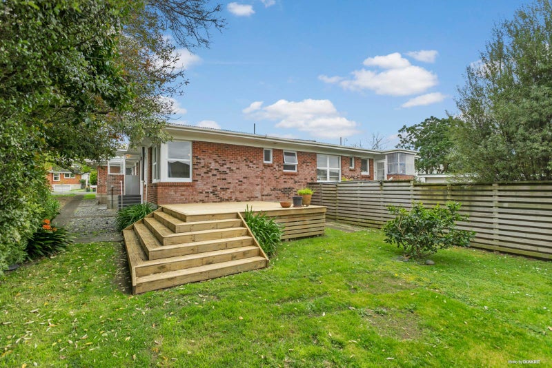 2/53 Church Street, Northcote Point, Auckland - Carousel 1