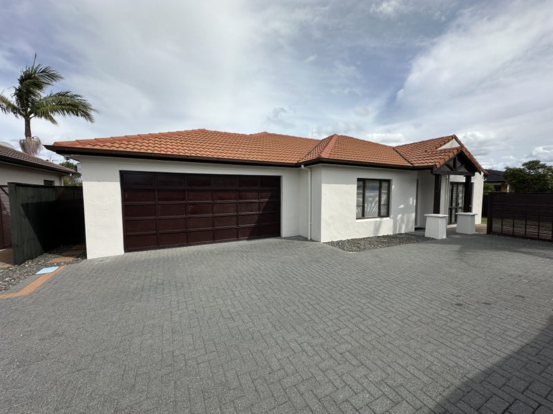 27 Seneca Court, Golflands, Auckland - Carousel 1