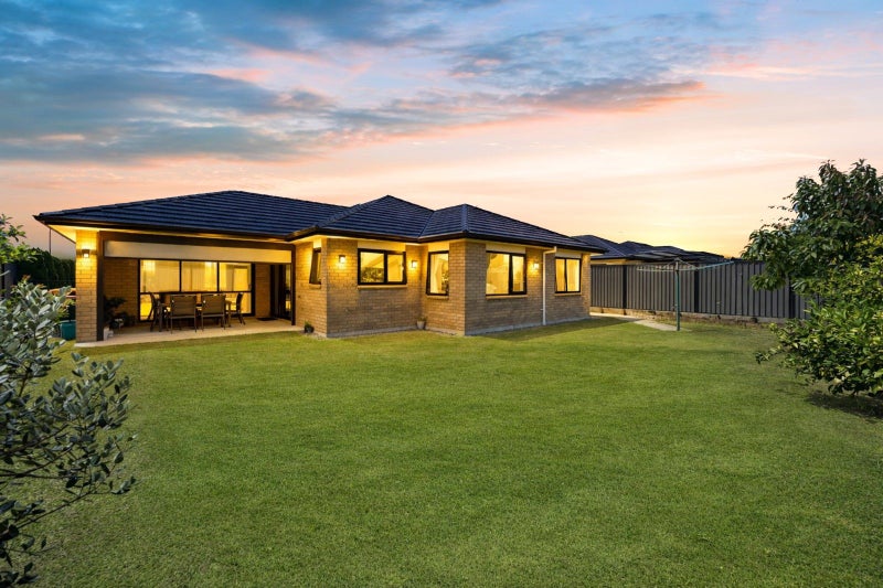 27 Stan Heather Drive, Glenview, Hamilton - Carousel 2
