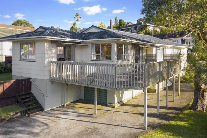 16 The Grove, Titirangi, Auckland - Carousel 2
