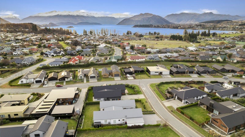 33 Little Alpha LOOP, Wanaka, Queenstown - Carousel 32