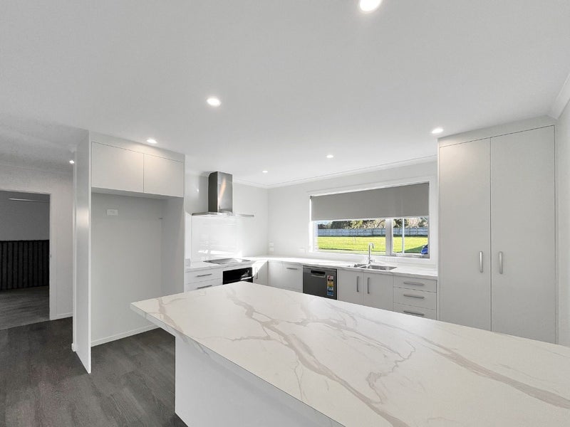 36 Pokerekere Crescent, Kelvin Grove, Palmerston North - Carousel 2