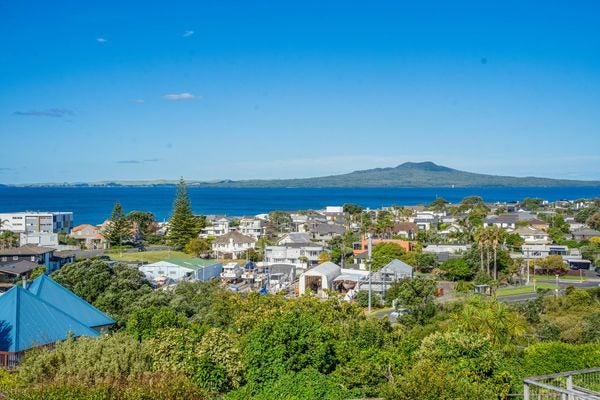 21 Prospect Terrace, Milford, Auckland - Carousel 16
