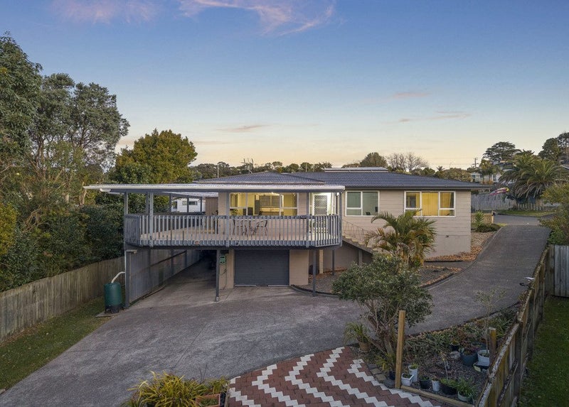 21 Celeste Place, Totara Vale, Auckland - Carousel 1