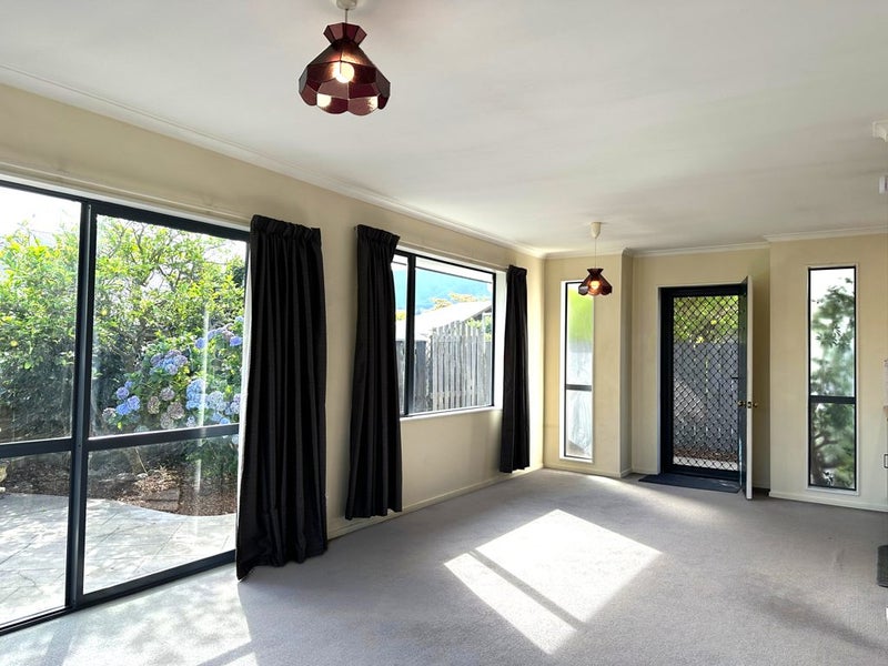 85 Templemore Drive, Richmond, Richmond - Carousel 2