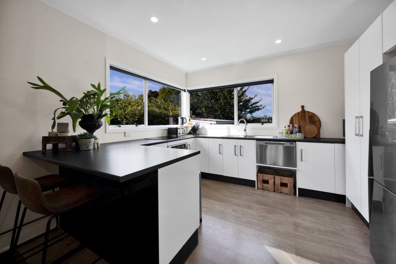 191 Seaview Road, Westown, New Plymouth - Carousel 2