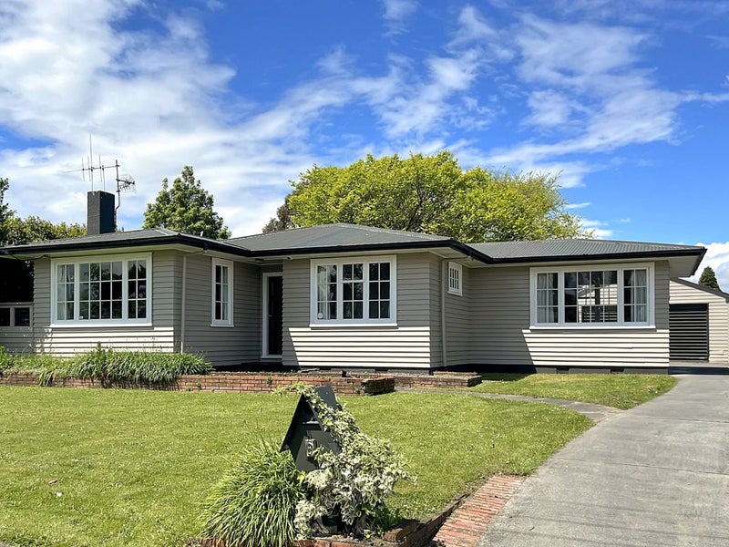 8 Norwich Place, Awapuni, Palmerston North - Carousel 1